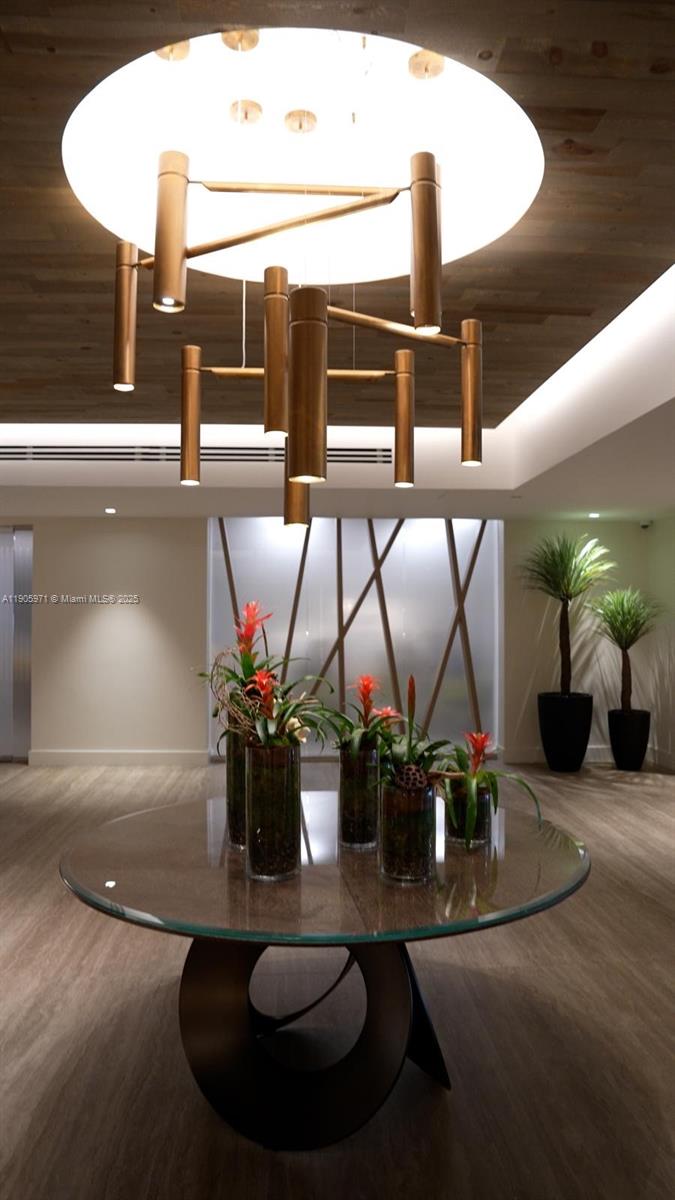 2301 Collins Ave # 836