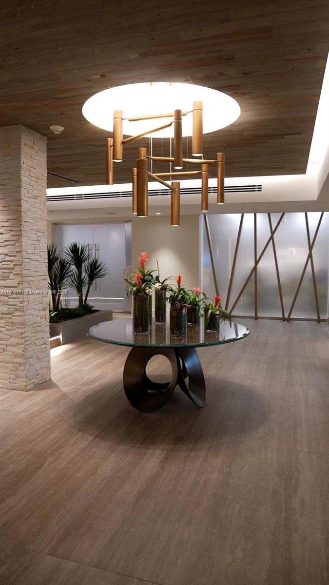 2301 Collins Ave # 836