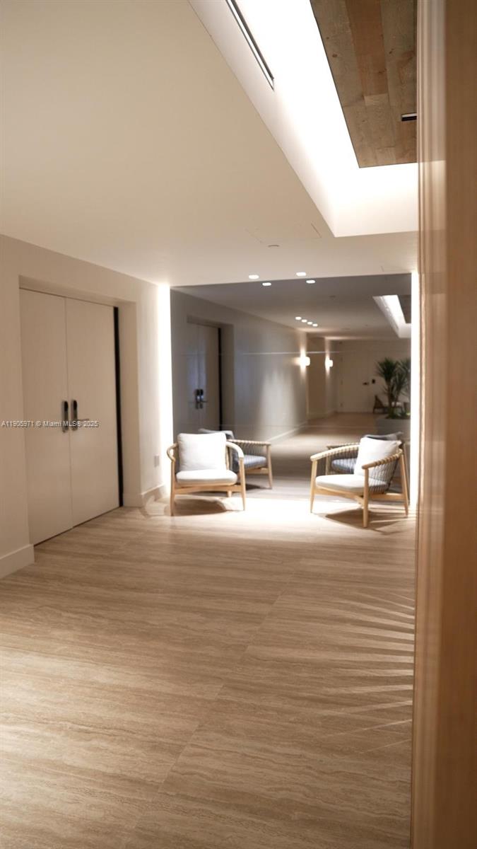 2301 Collins Ave # 836