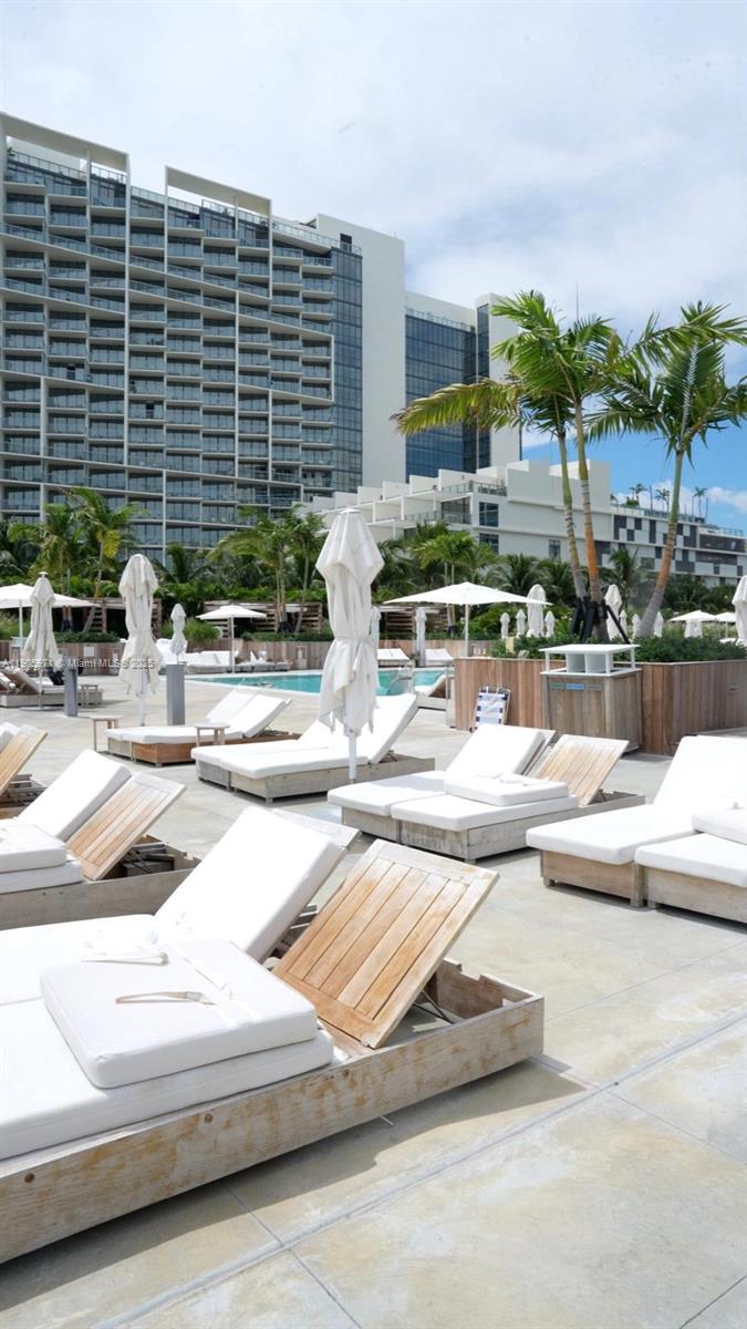 2301 Collins Ave # 836