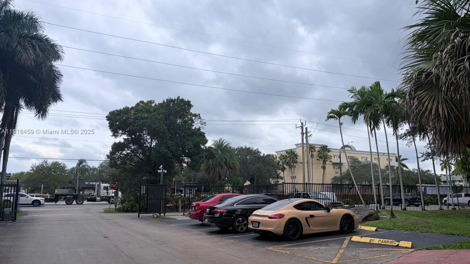 4111 Stirling Rd # 102