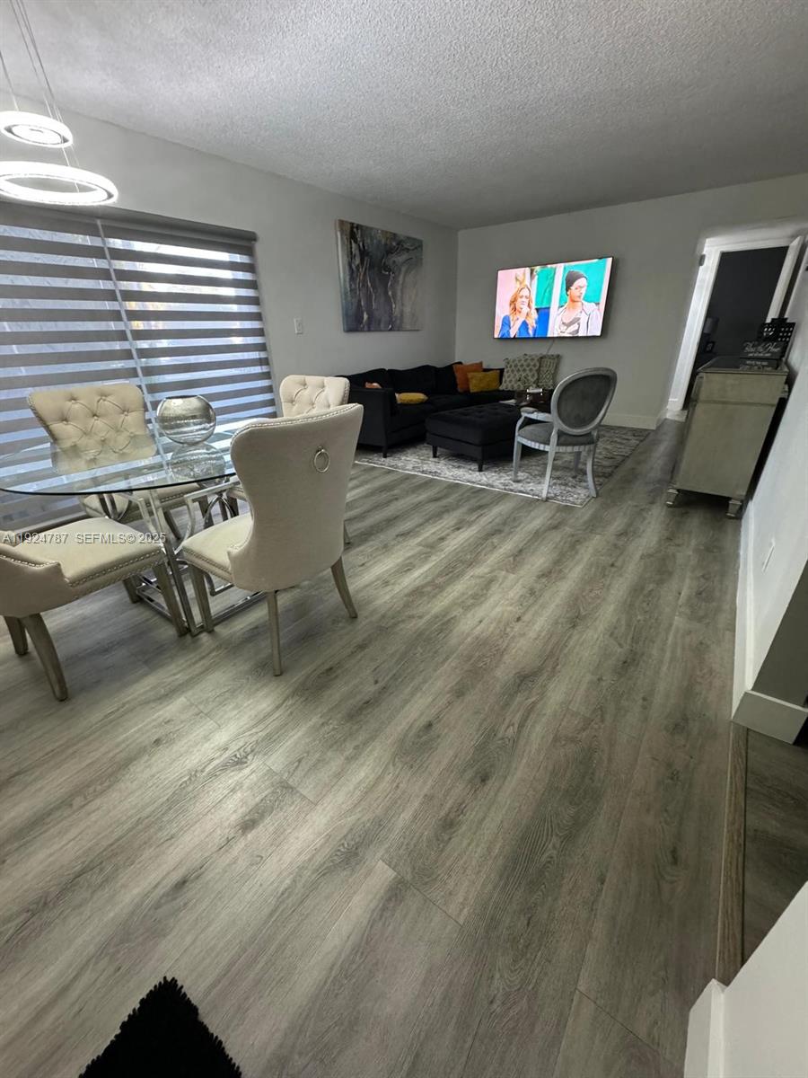 370 E LAUREL DR # 3e