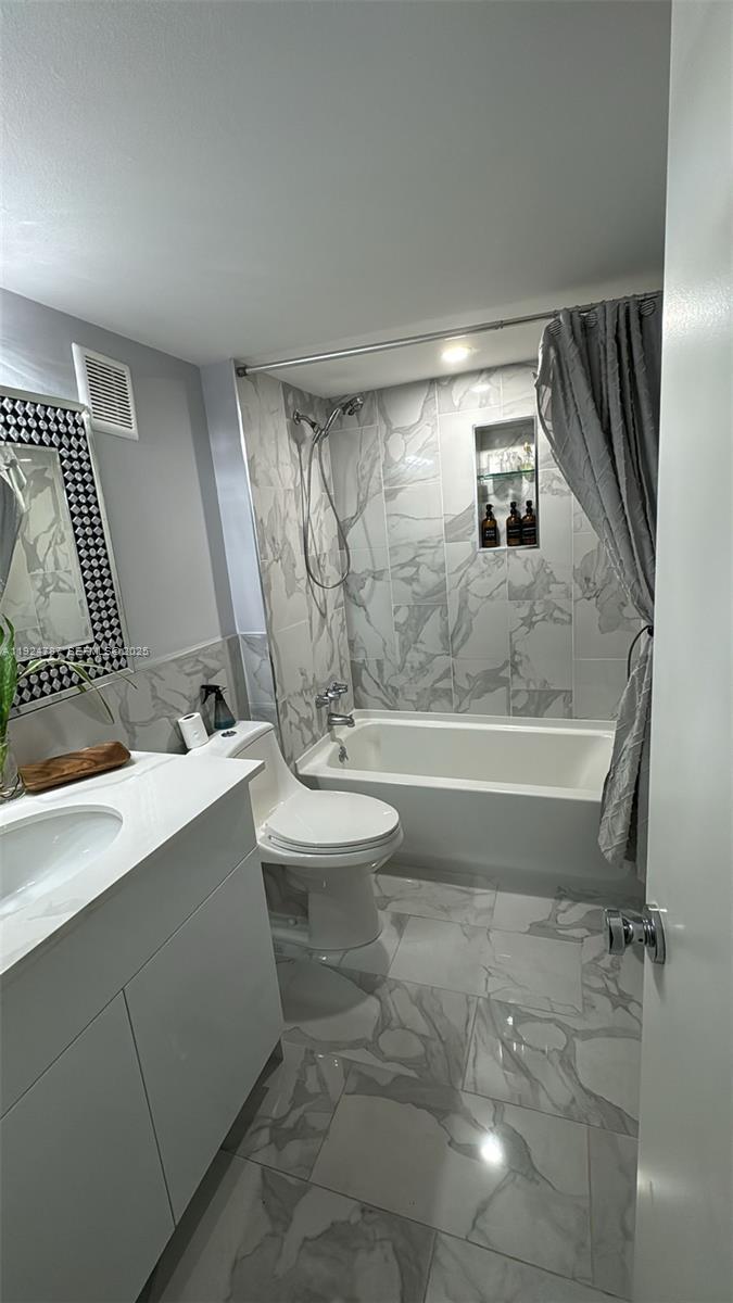 370 E LAUREL DR # 3e