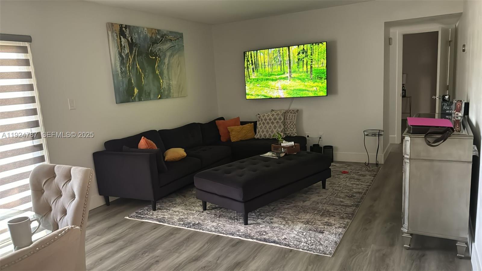 370 E LAUREL DR # 3e