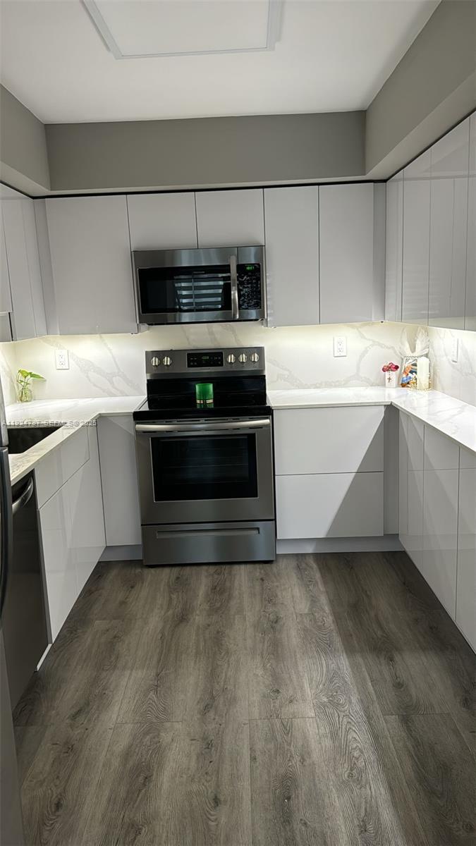 370 E LAUREL DR # 3e