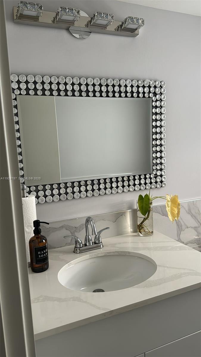 370 E LAUREL DR # 3e