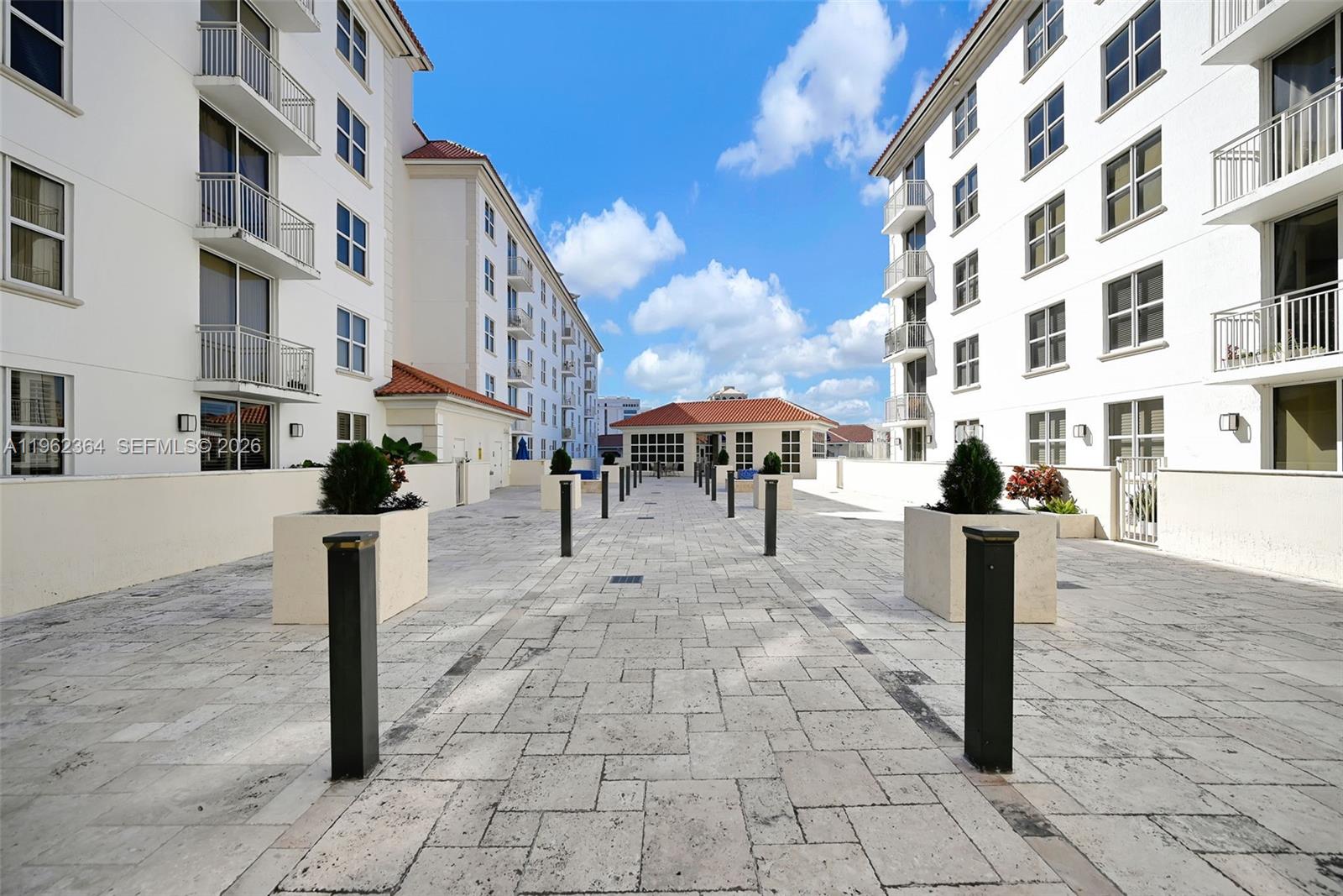 2030 S Douglas Rd # 703