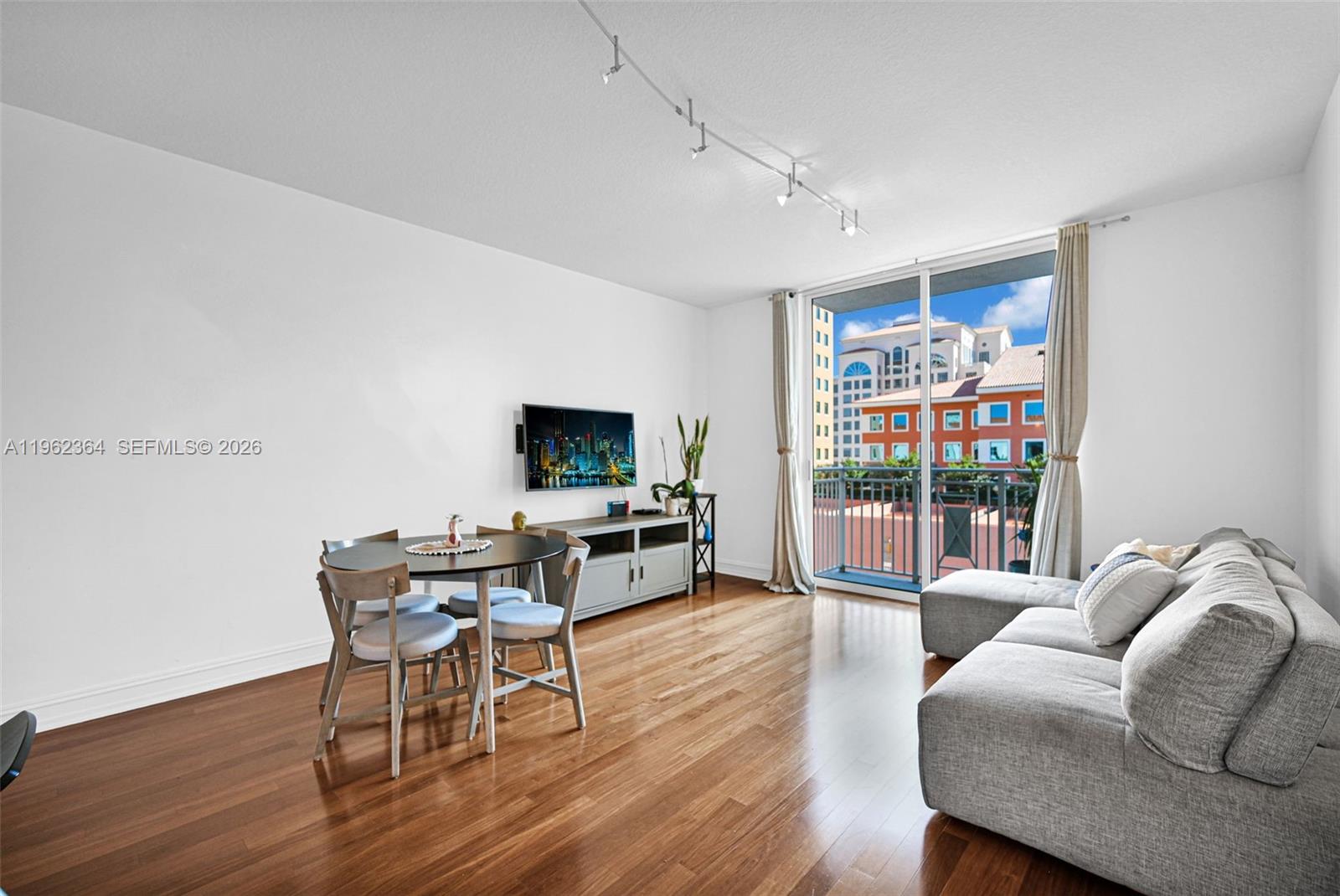 2030 S Douglas Rd # 703