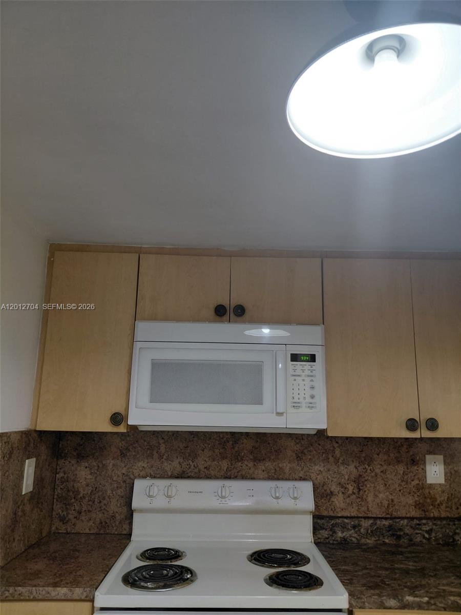 11790 SW 18th St # 3 Unit: 429-3