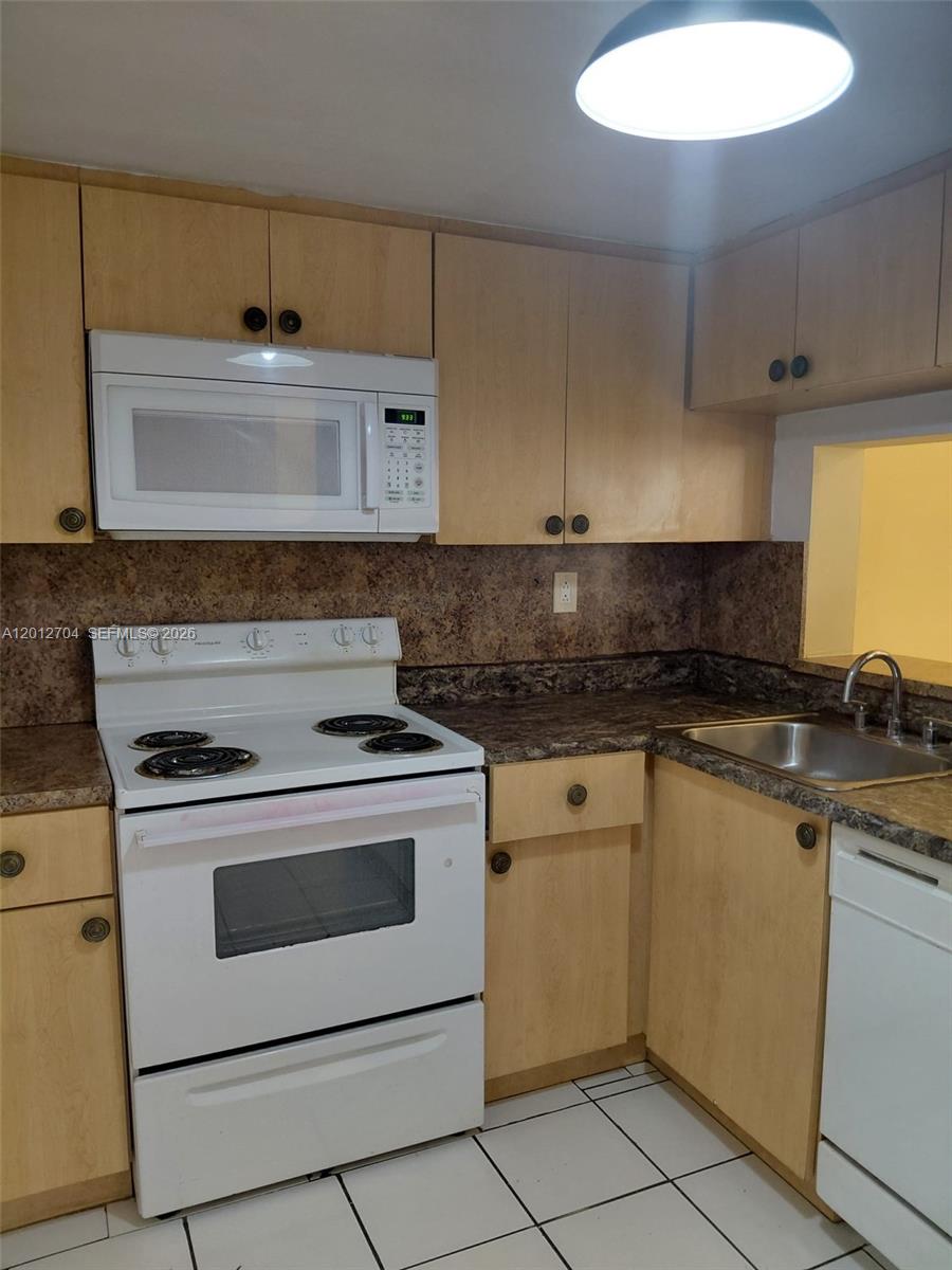 11790 SW 18th St # 3 Unit: 429-3
