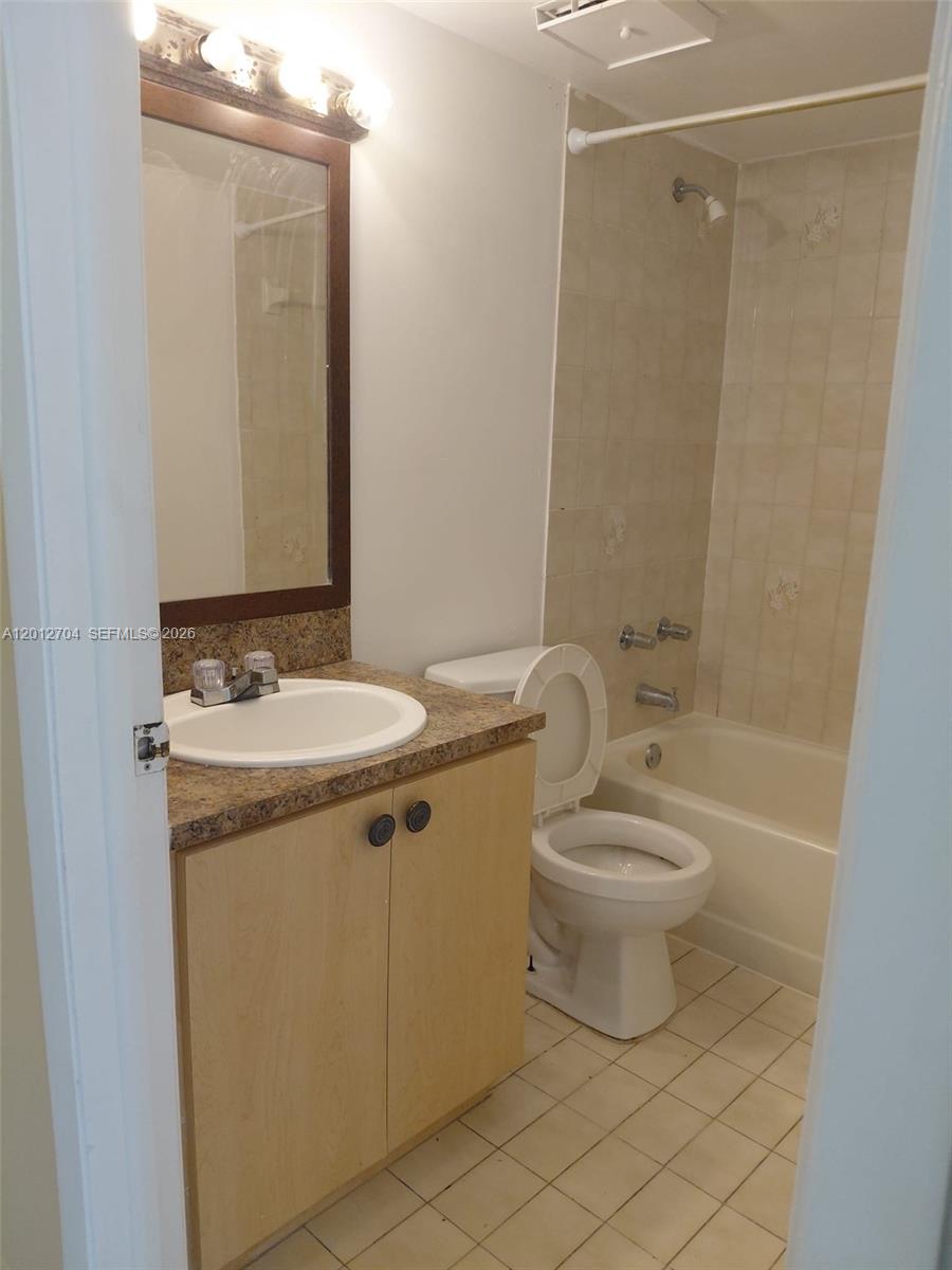 11790 SW 18th St # 3 Unit: 429-3