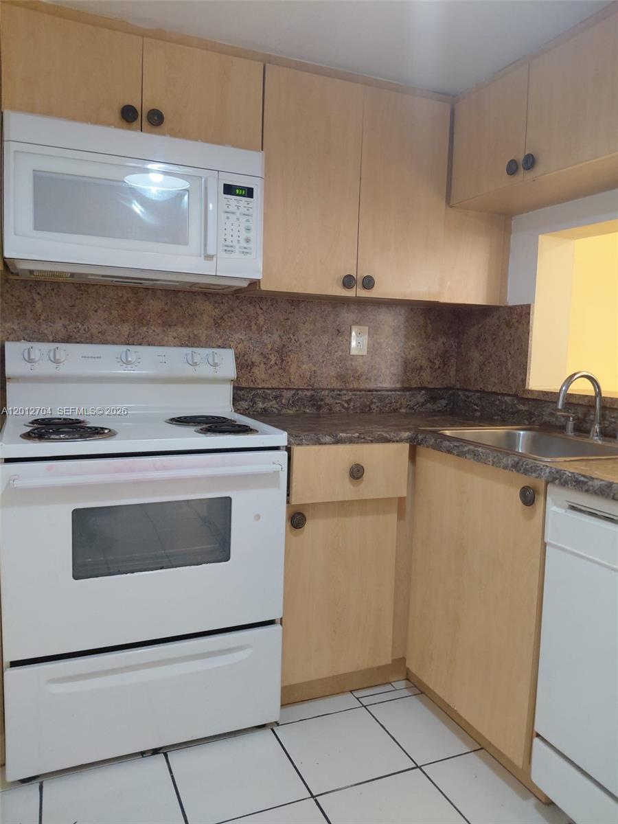 11790 SW 18th St # 3 Unit: 429-3