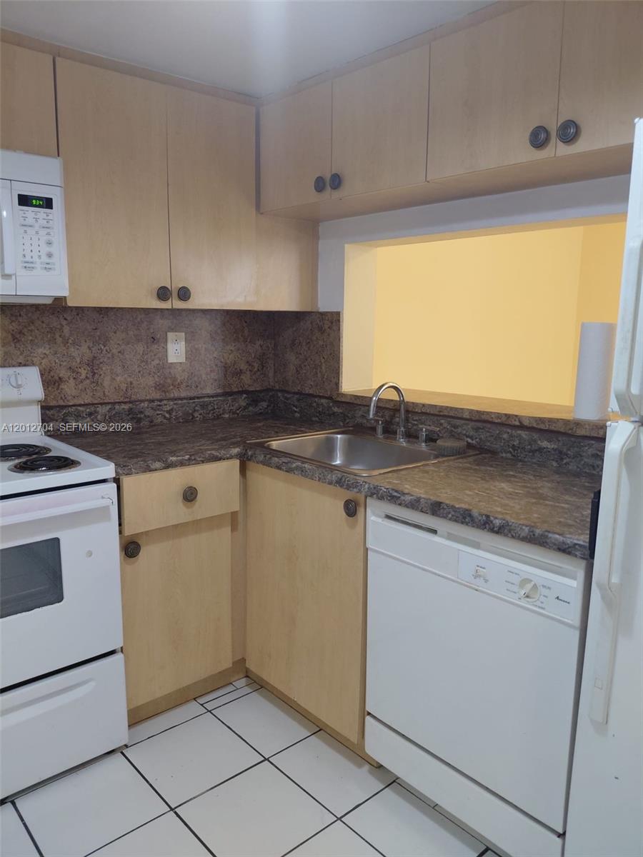11790 SW 18th St # 3 Unit: 429-3