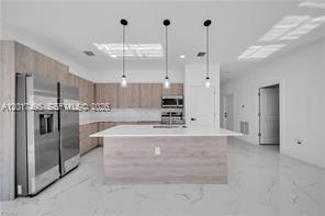 621 GREENBRIAR BLVD