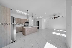 621 GREENBRIAR BLVD