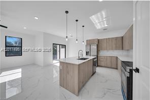 621 GREENBRIAR BLVD