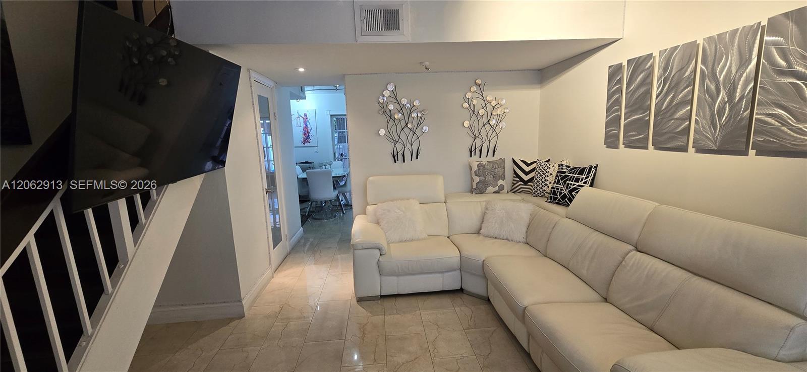 1345 W 41st St # 6