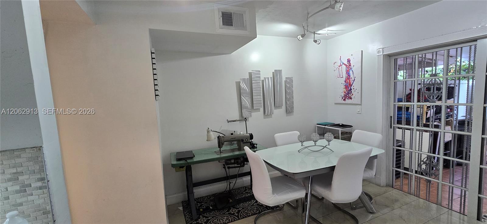1345 W 41st St # 6