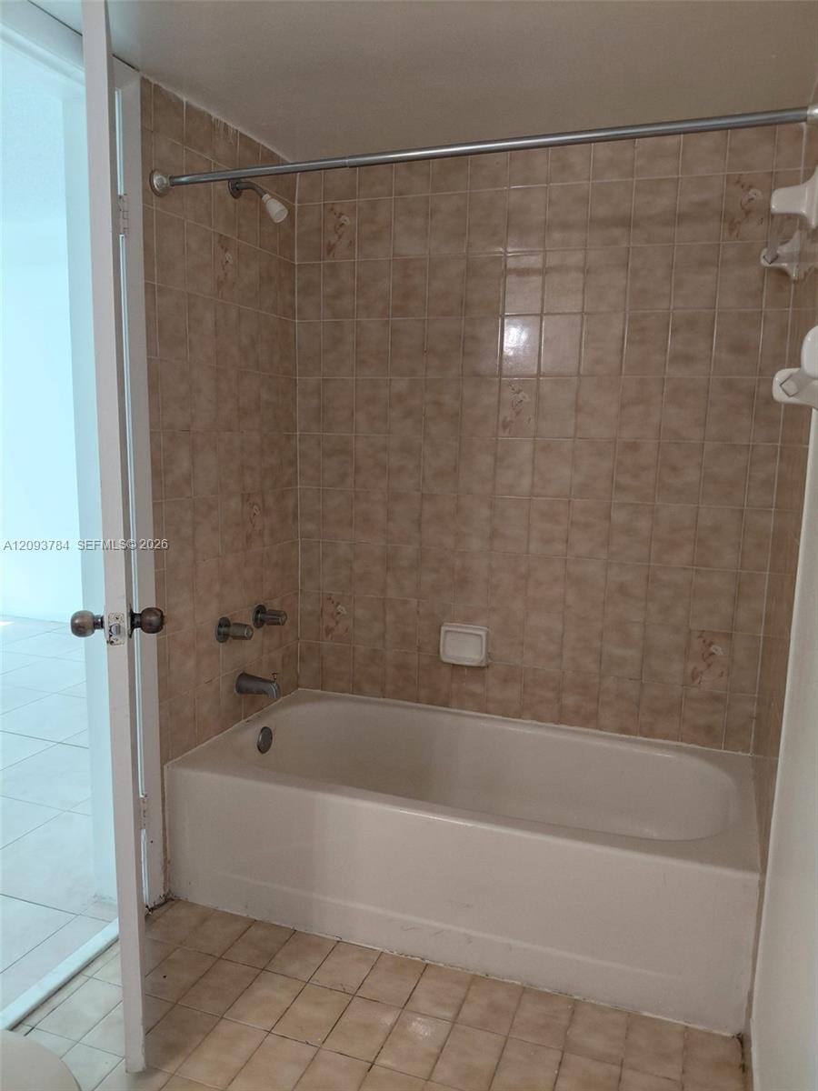 11790 SW 18th St # 3 Unit: 429-3