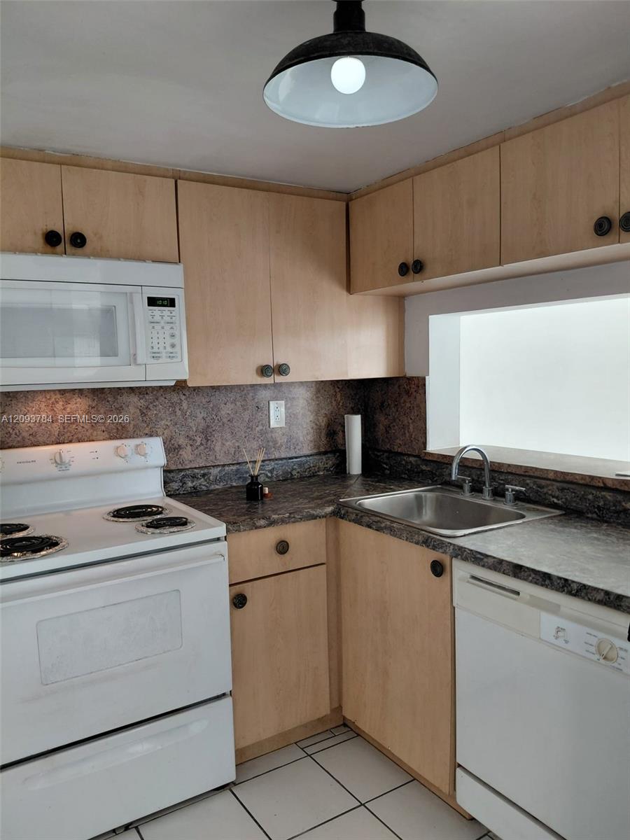 11790 SW 18th St # 3 Unit: 429-3