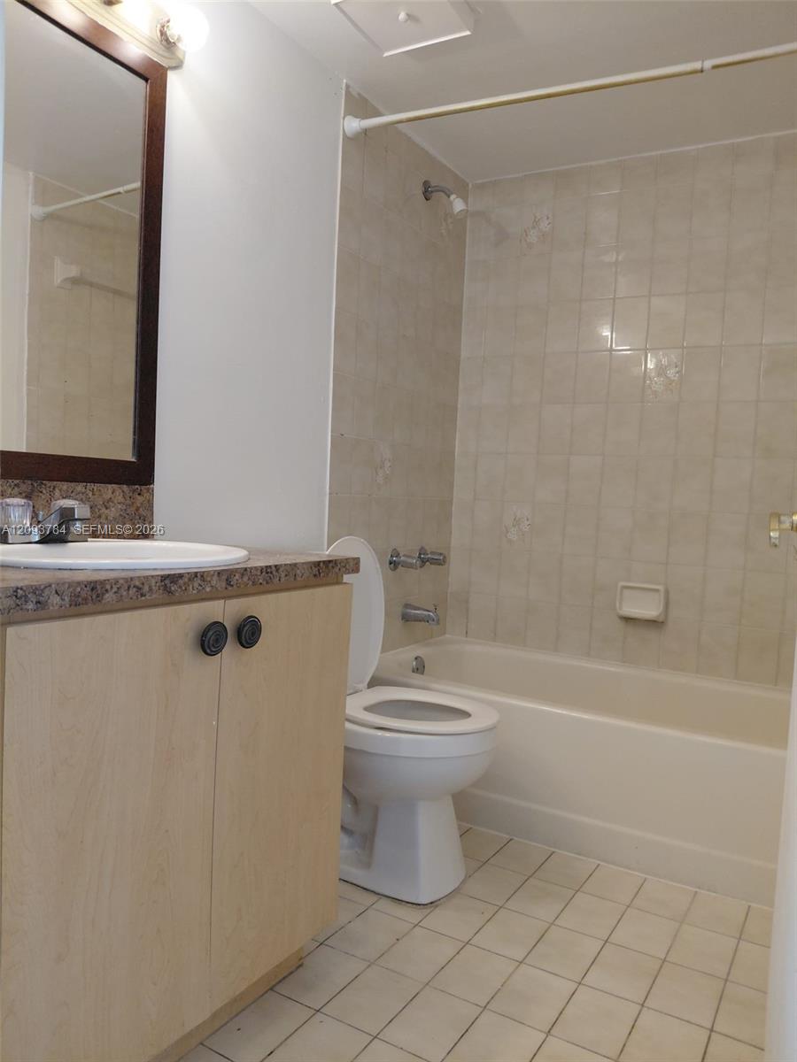 11790 SW 18th St # 3 Unit: 429-3