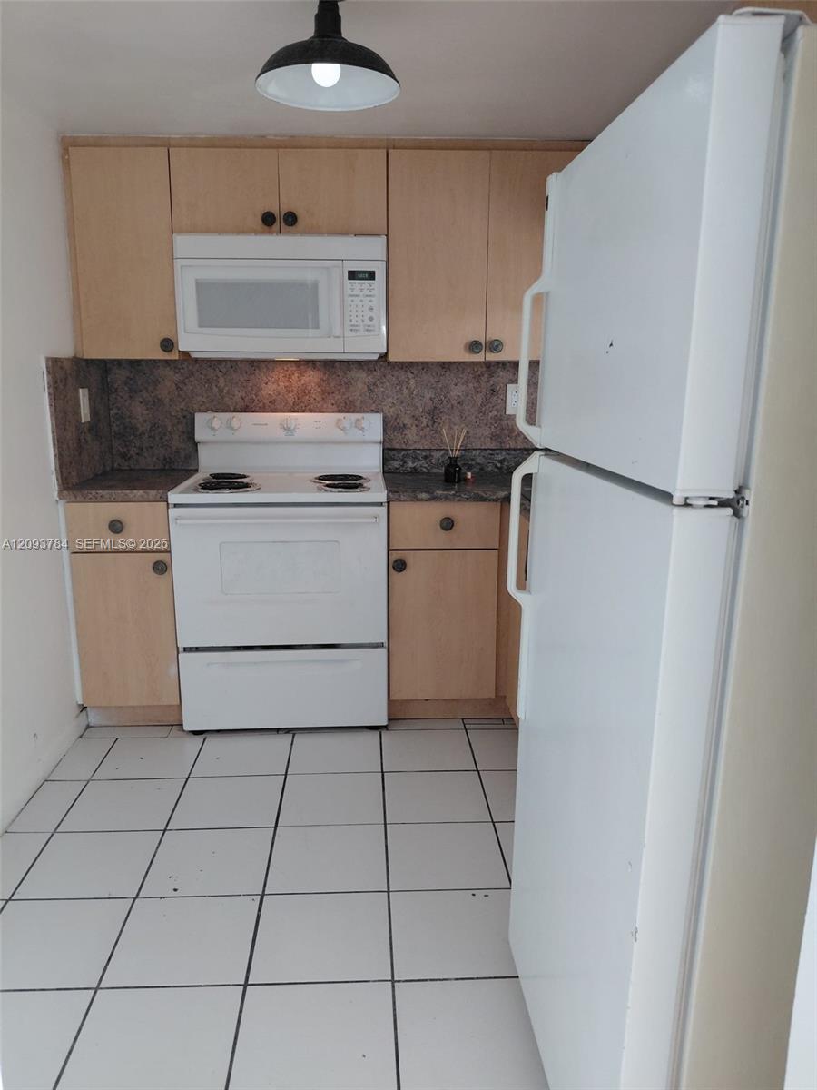 11790 SW 18th St # 3 Unit: 429-3