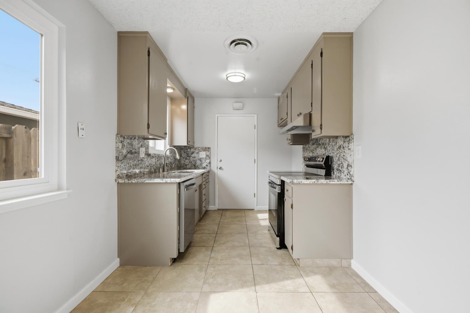 1805 Bradford Court