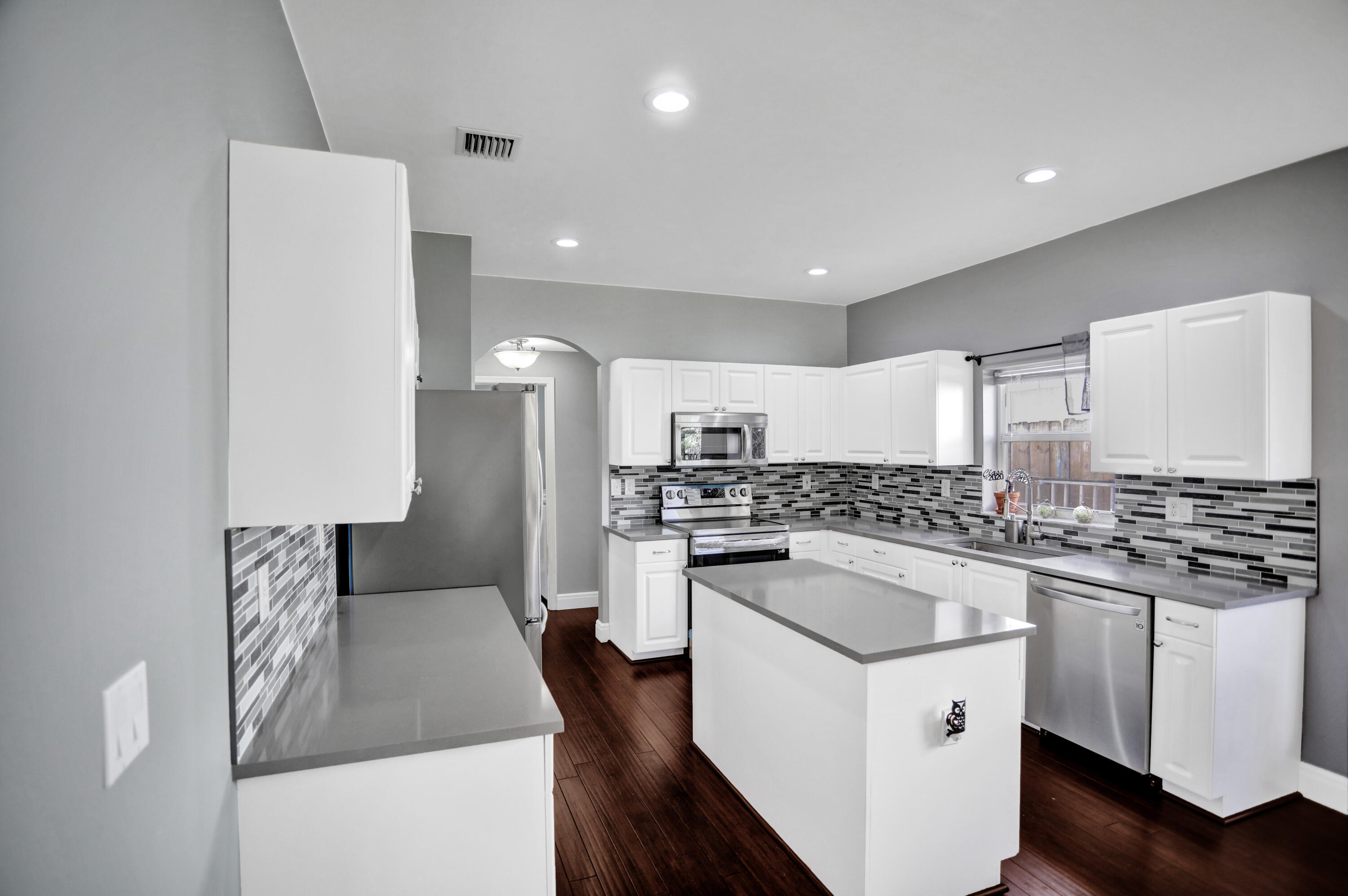 7501 Colony Palm Drive