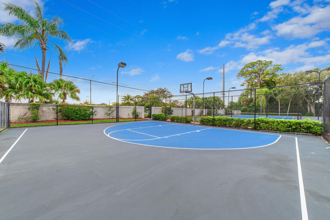 7501 Colony Palm Drive