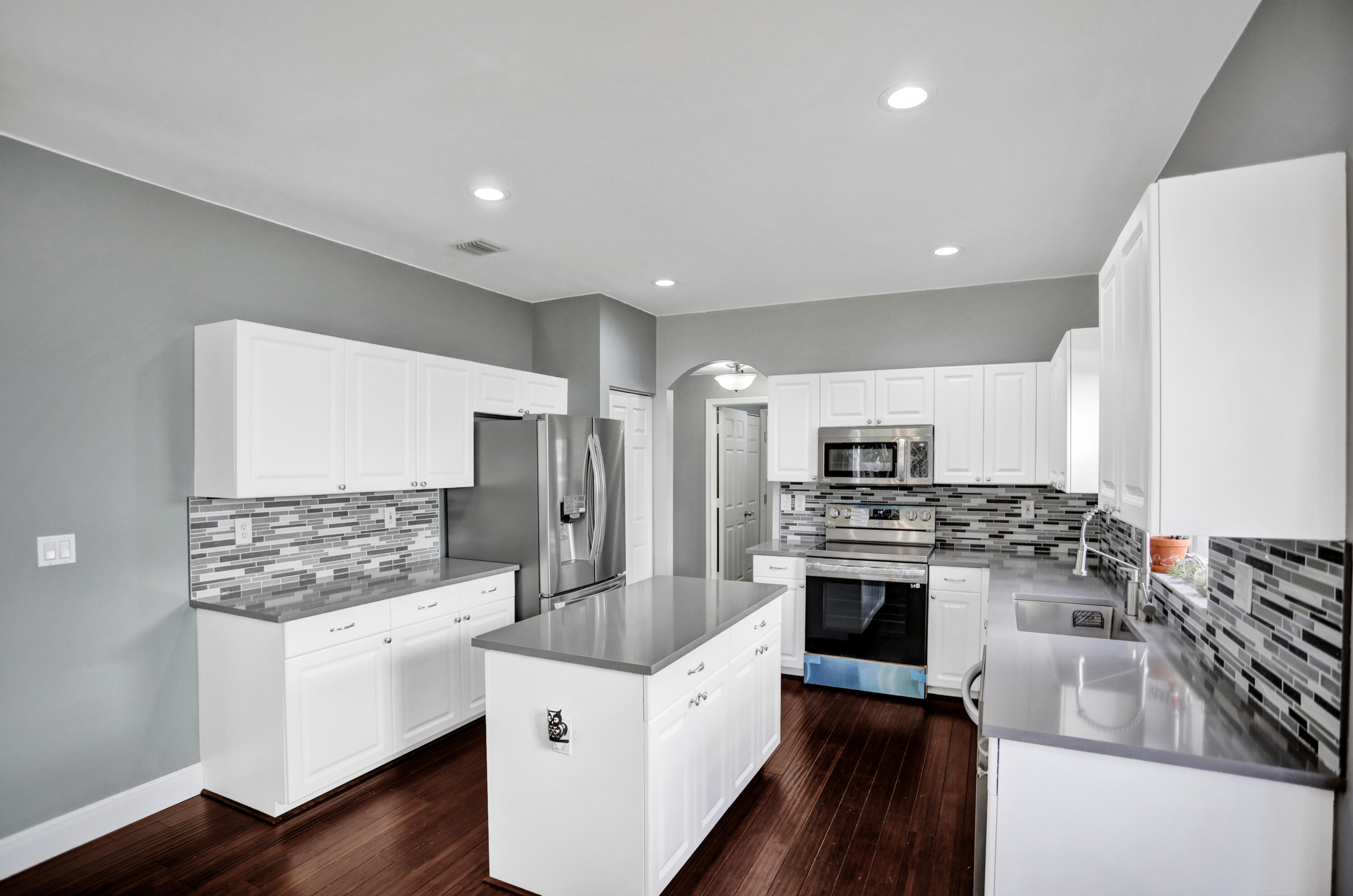 7501 Colony Palm Drive