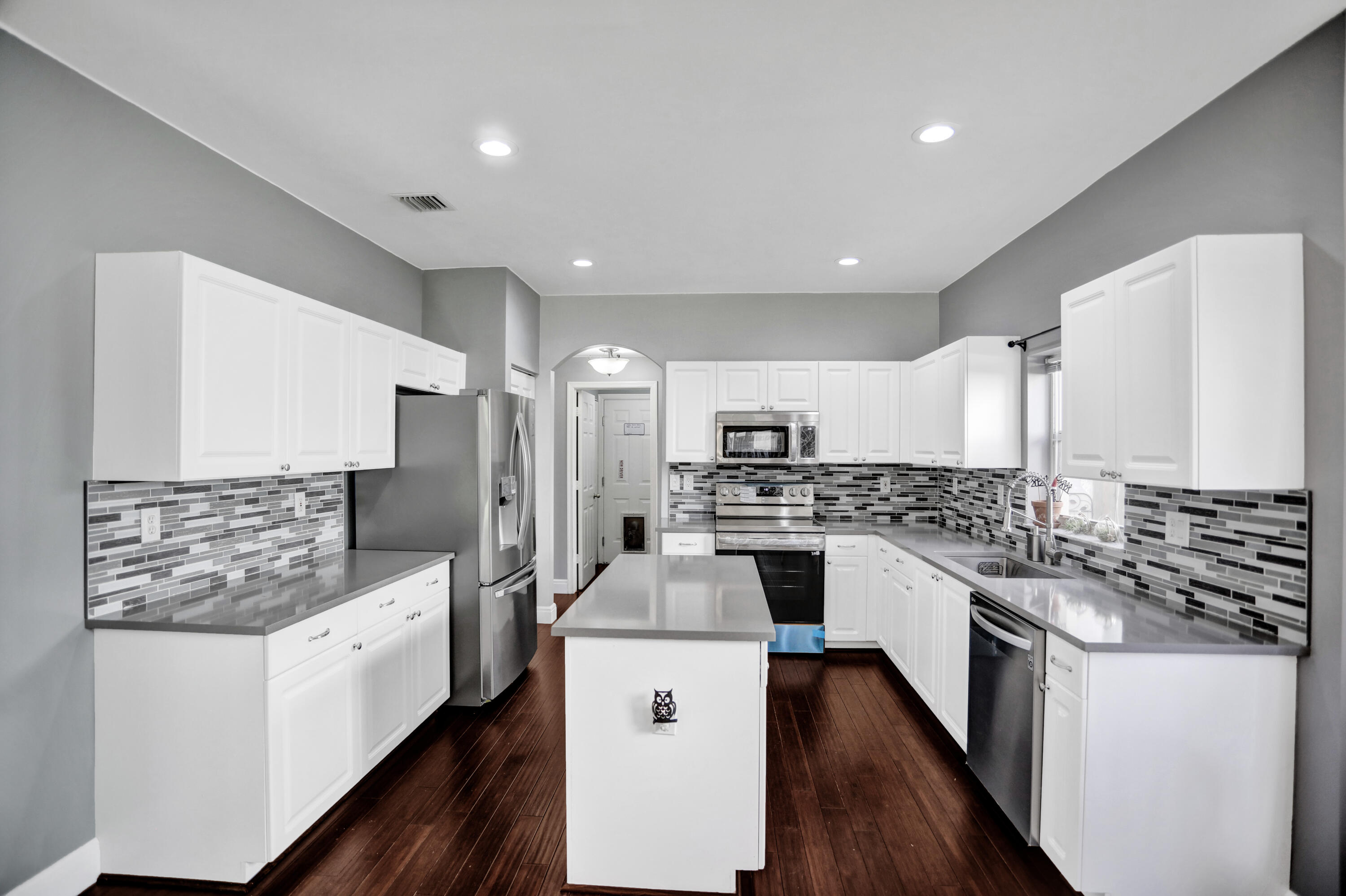 7501 Colony Palm Drive