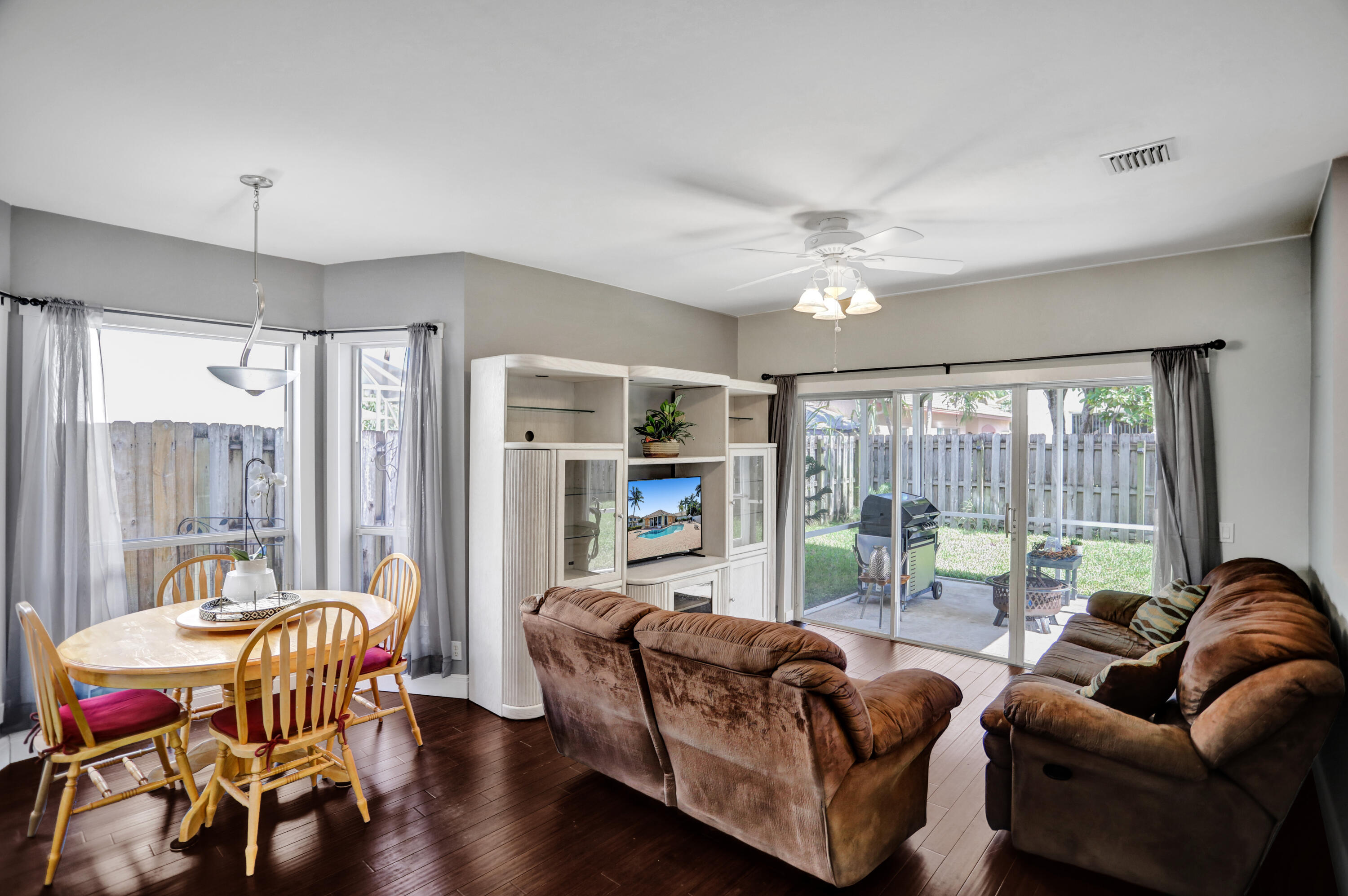 7501 Colony Palm Drive