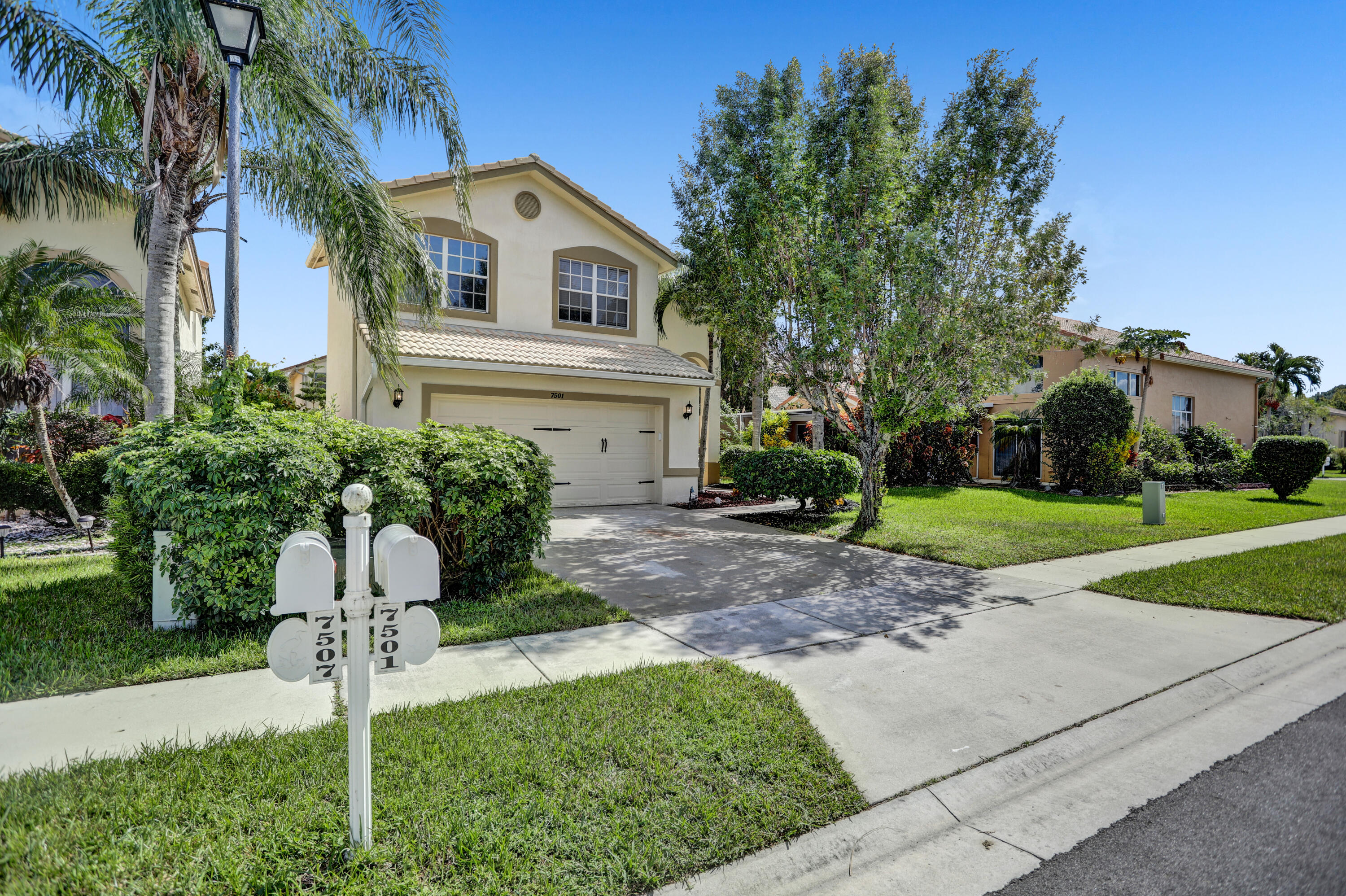 7501 Colony Palm Drive