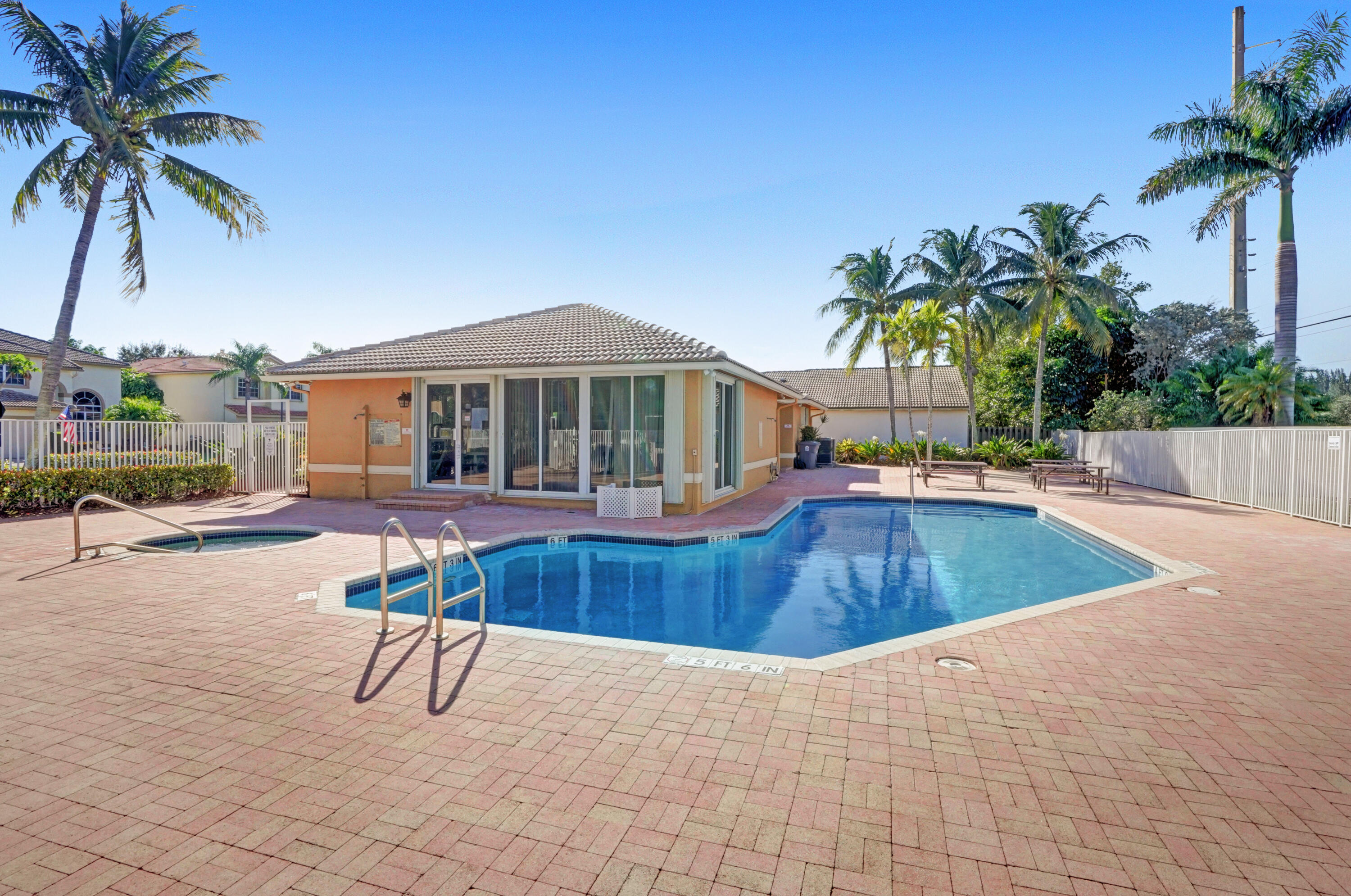 7501 Colony Palm Drive