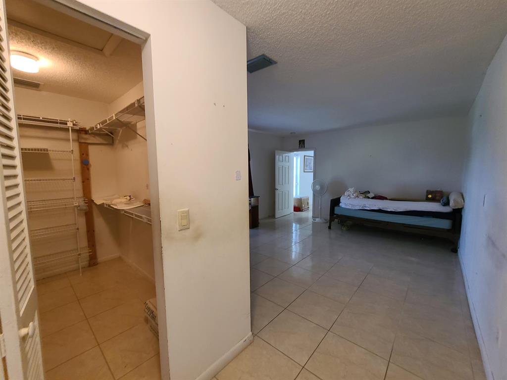 8752 Escondido Way E