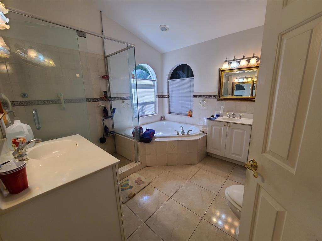 8752 Escondido Way E