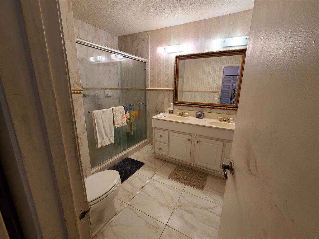 8752 Escondido Way E