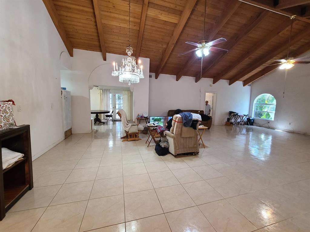 8752 Escondido Way E