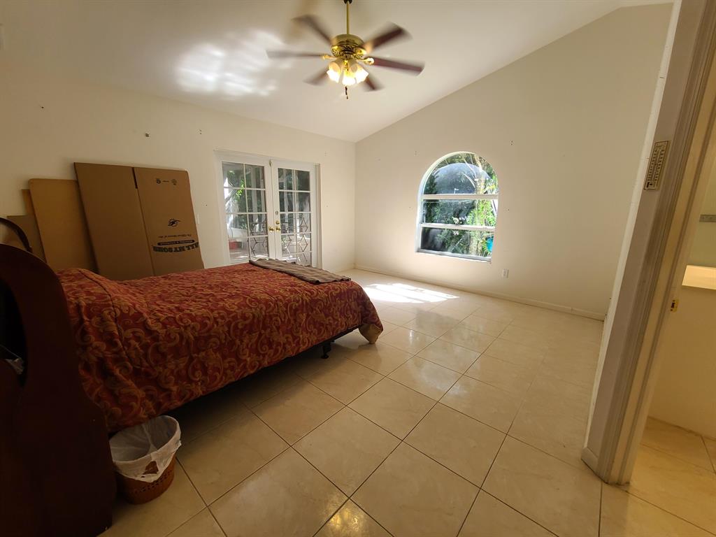 8752 Escondido Way E