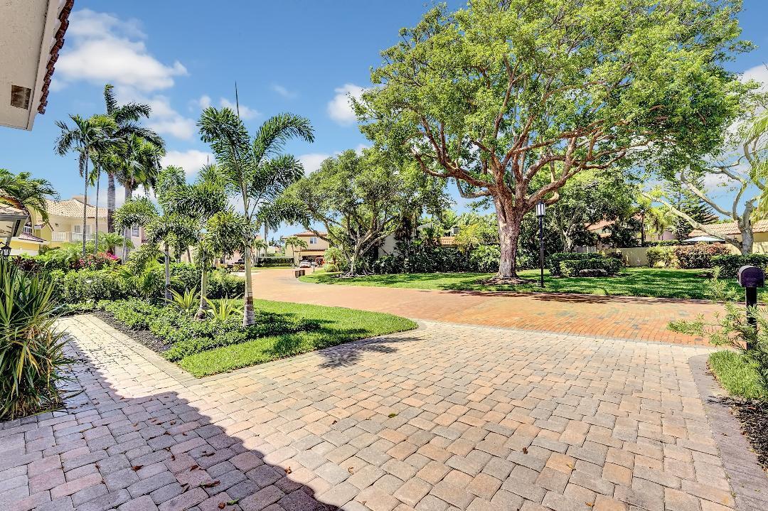 3555 Commodore Circle