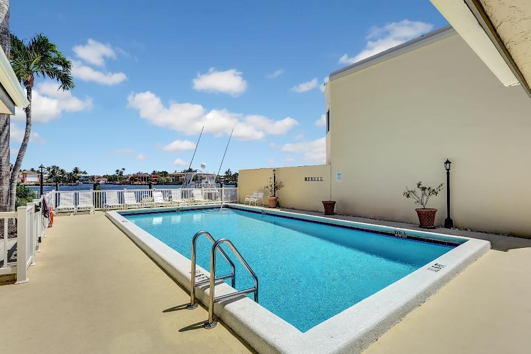 3555 Commodore Circle