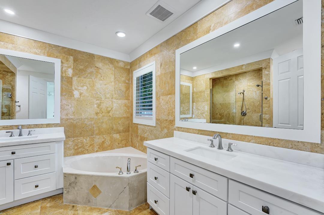 3555 Commodore Circle