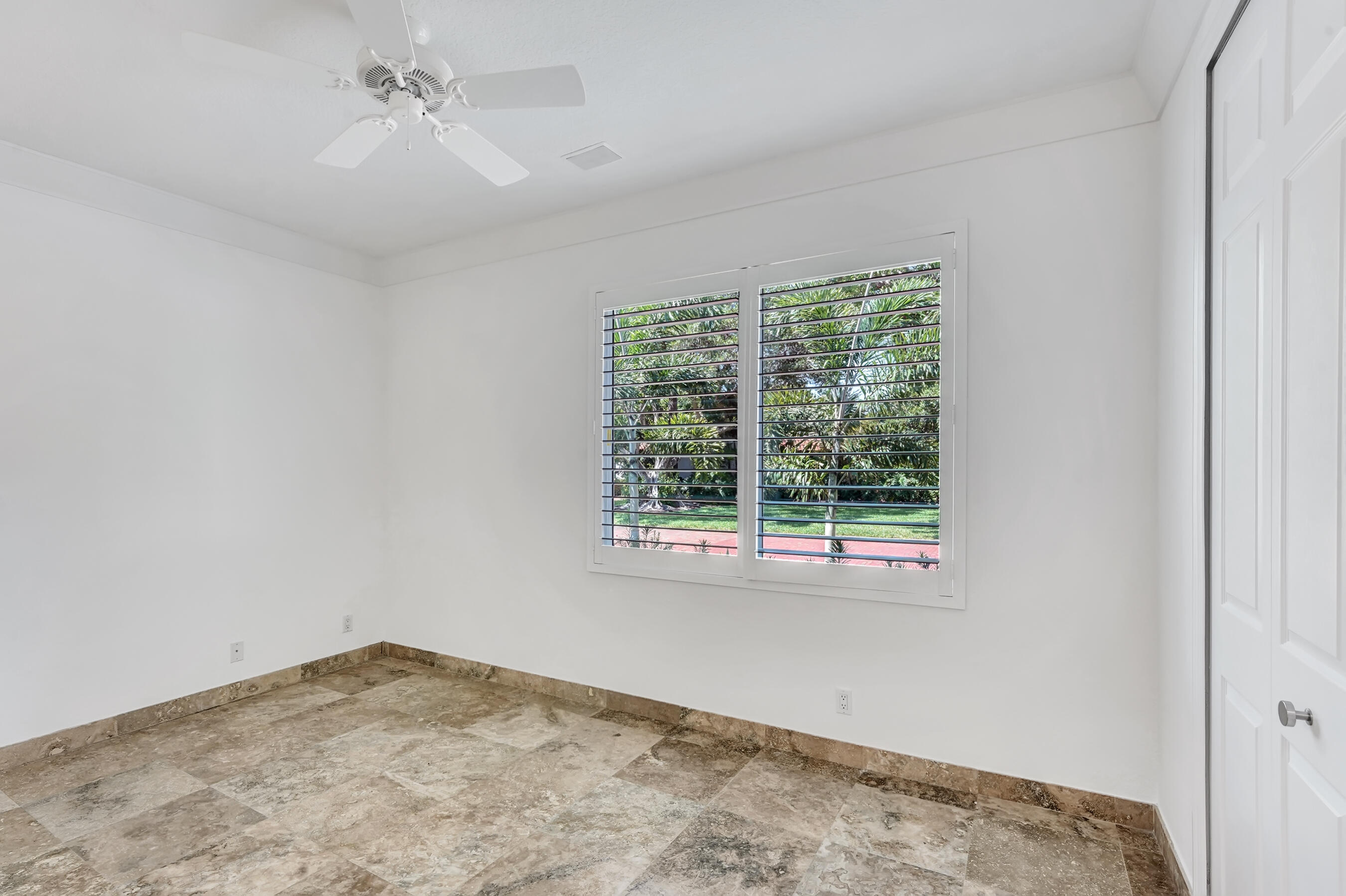 3555 Commodore Circle