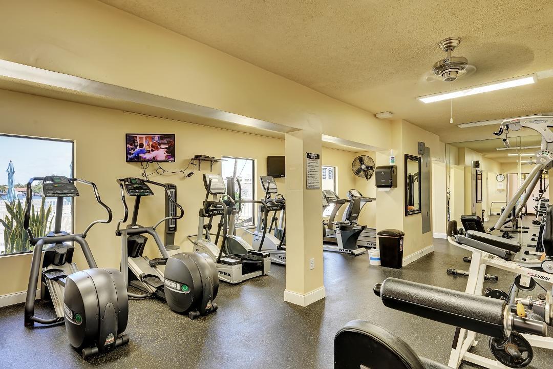 3555 Commodore Circle