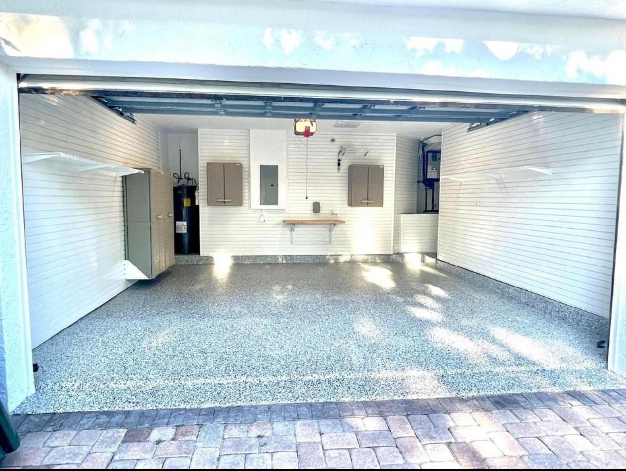 3555 Commodore Circle