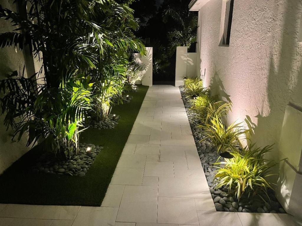 3555 Commodore Circle