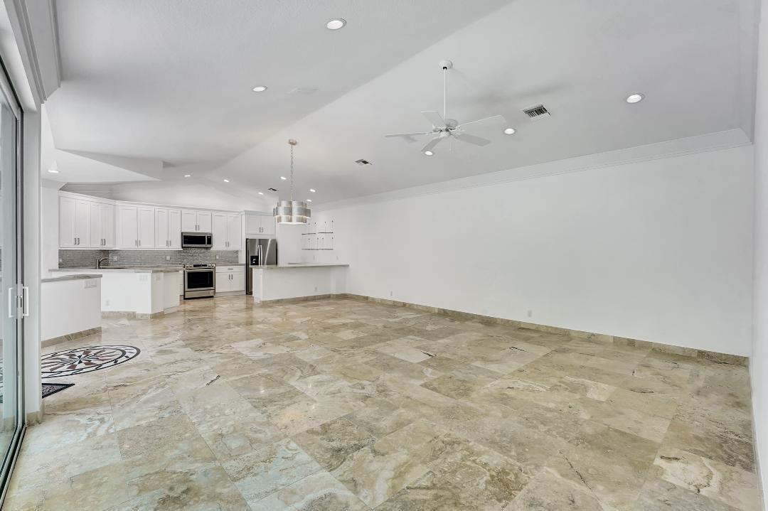 3555 Commodore Circle