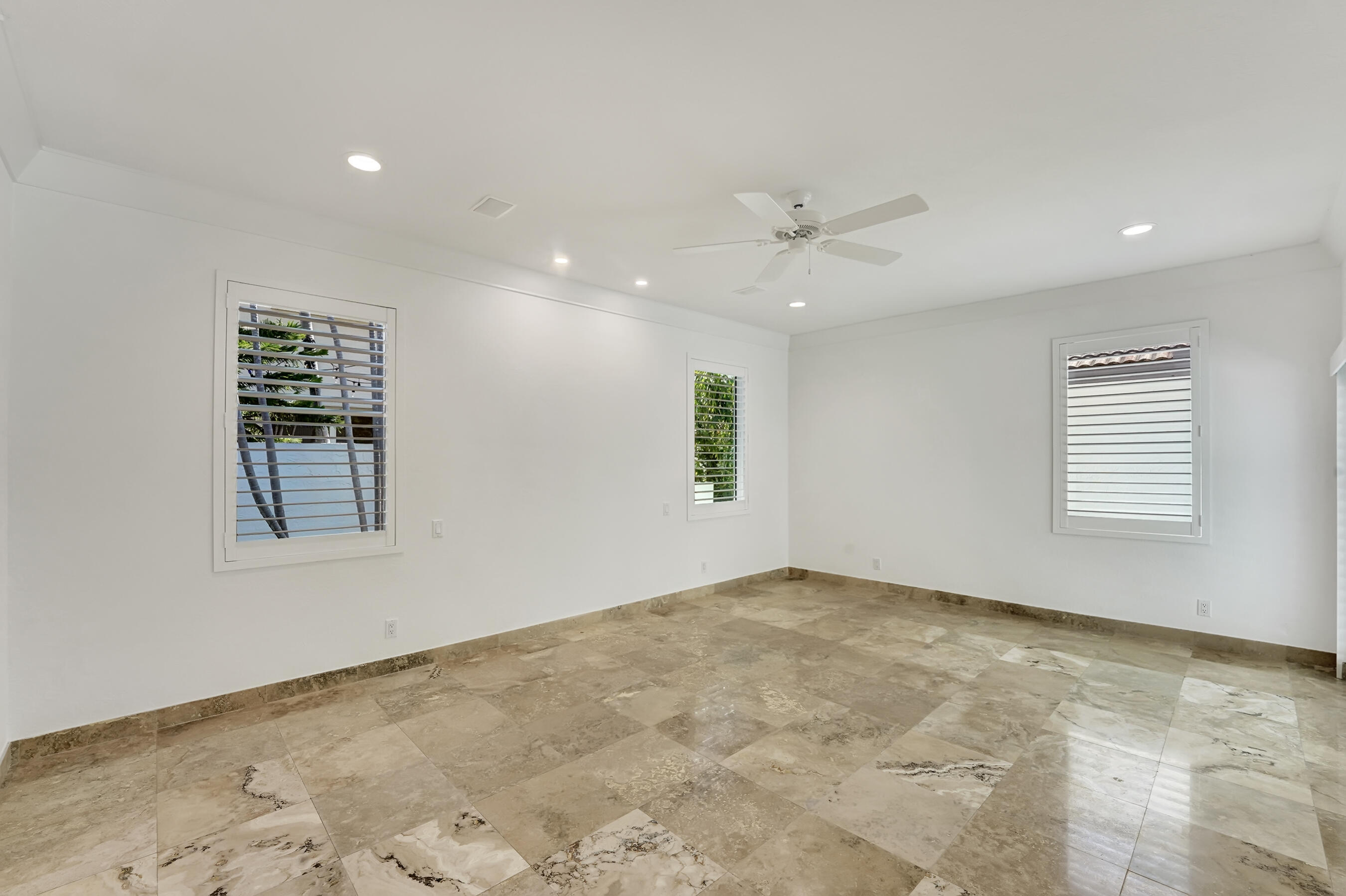 3555 Commodore Circle