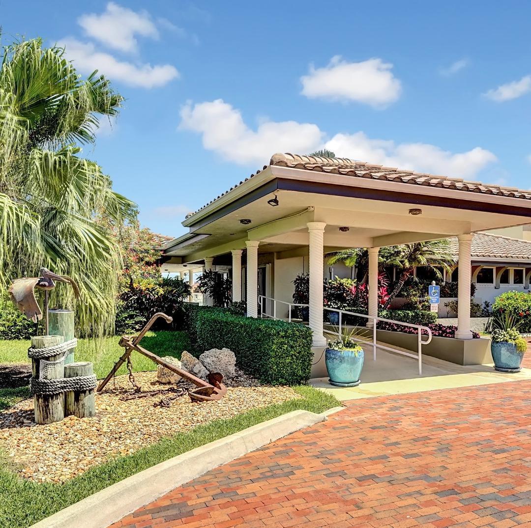 3555 Commodore Circle