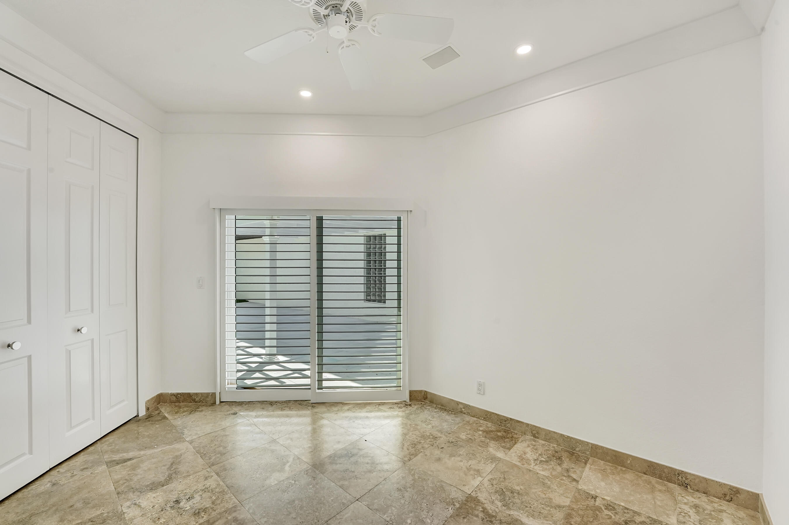 3555 Commodore Circle